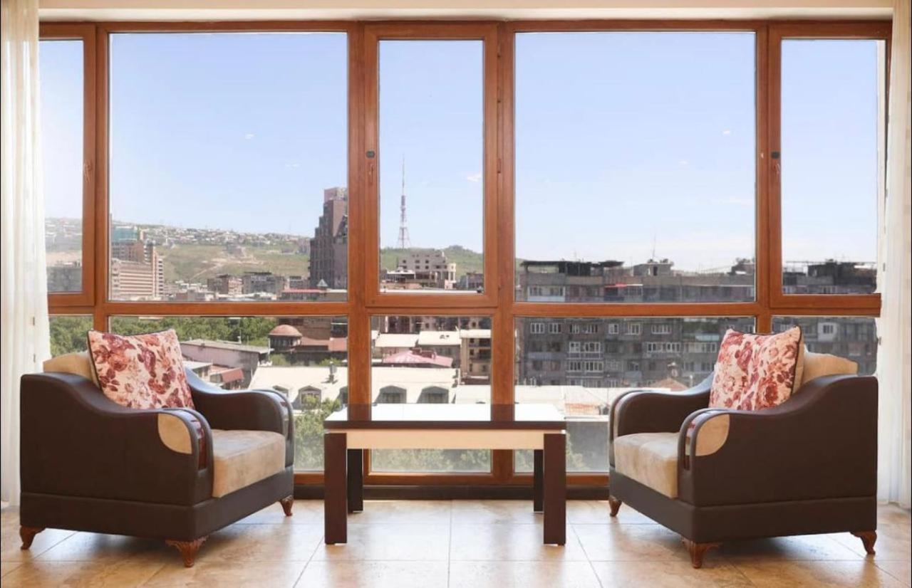 Great View 2 Bedroom Large apartment with Balcony - B&B Yerevan