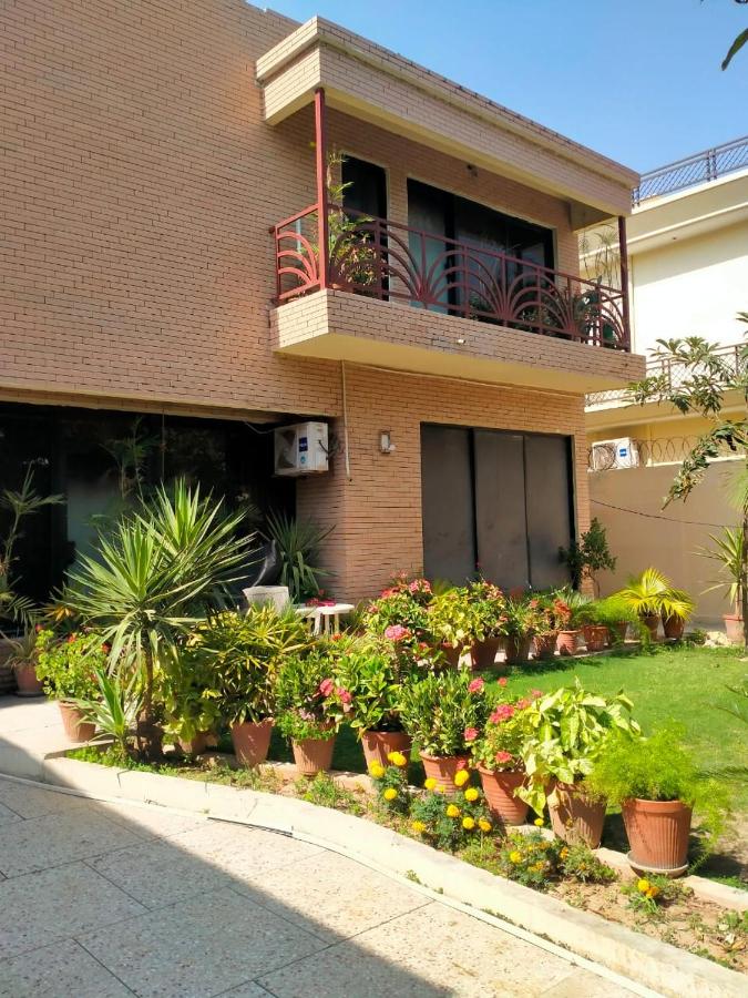 Luxury Living Guest House Islamabad - B&B Islamabad