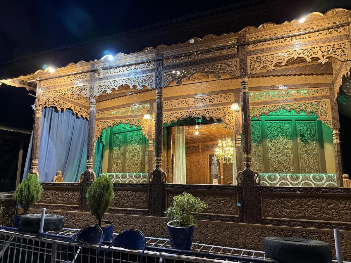 Goona palace houseboats - Bed and Breakfast Srinagar