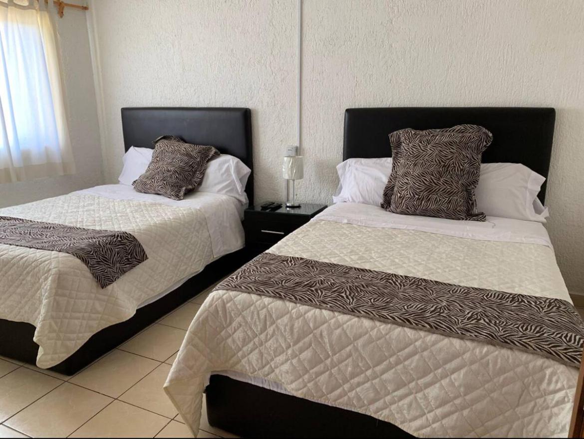 Agradable y amplio depa cerca del metropolitano - B&B Guadalajara