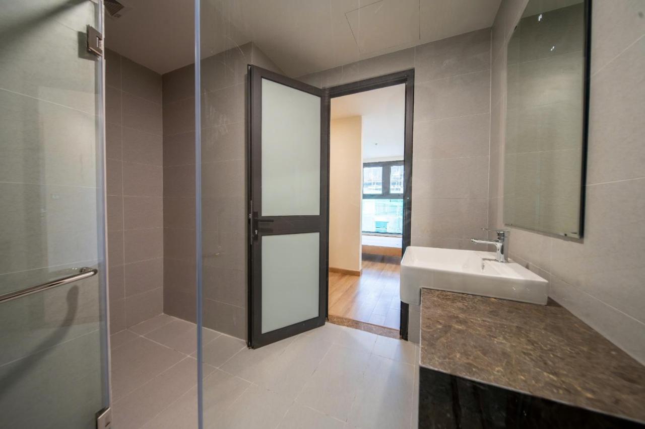 Two-Bedroom Apartment with Mountain View