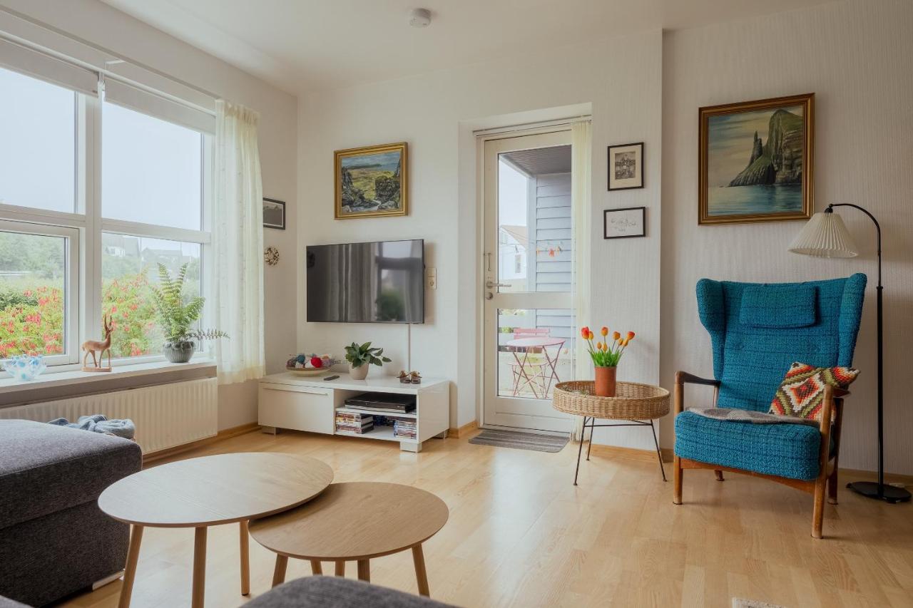 Cozy 2BR in Hoyvík - Family Friendly - Bright - Bed and Breakfast Hoyvík