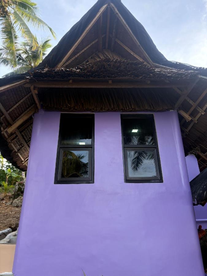 Purple Beach House for Two Guests - B&B Pilar