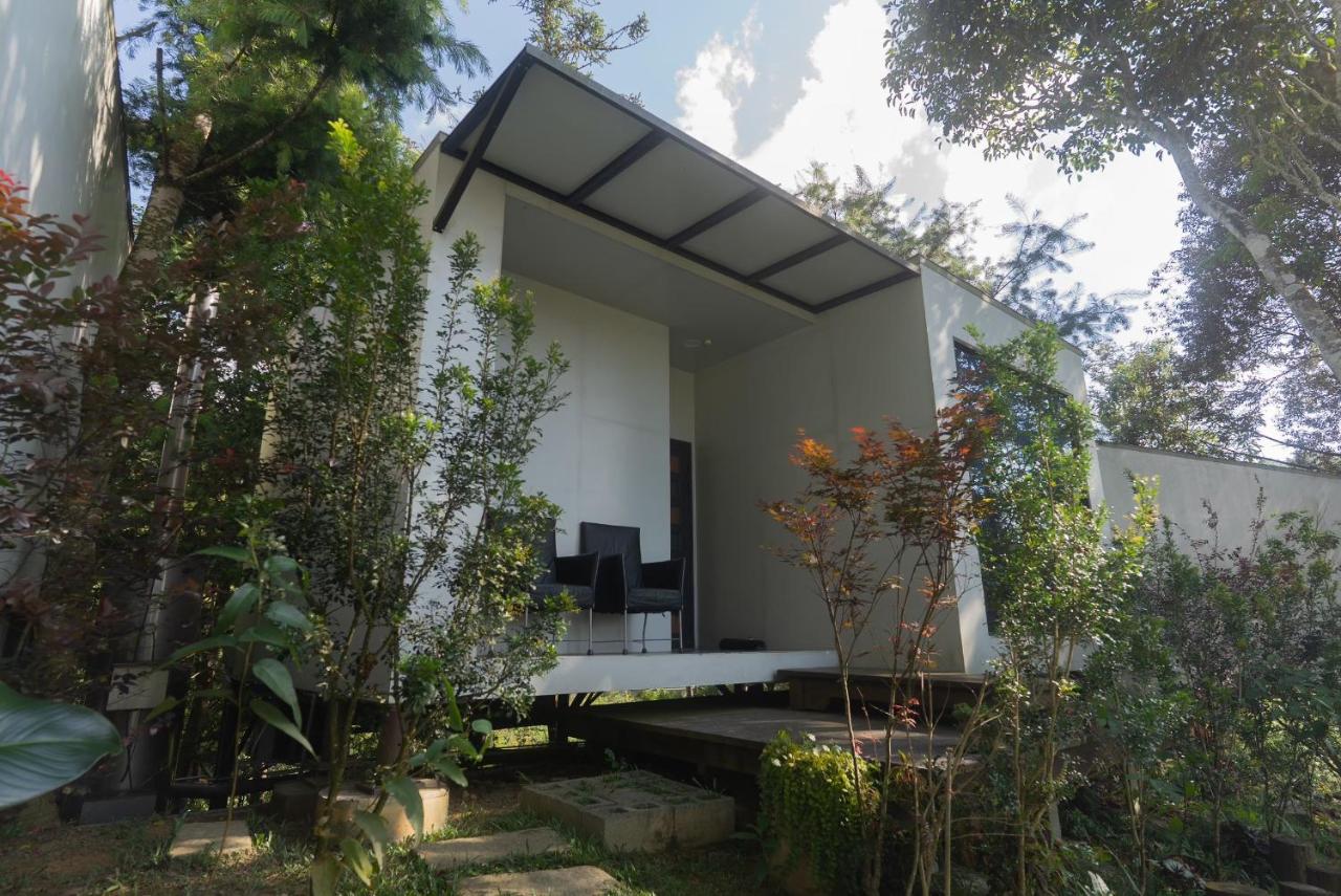 Habitación con cama extragrande y vistas a la montaña