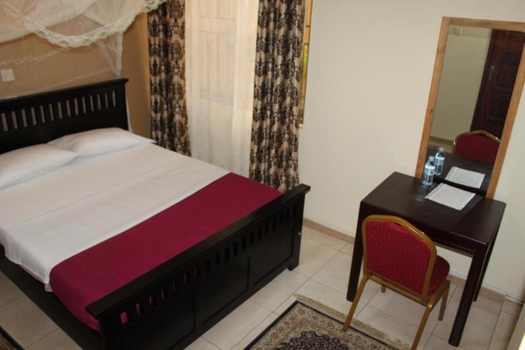 Zimmer mit Kingsize-Bett