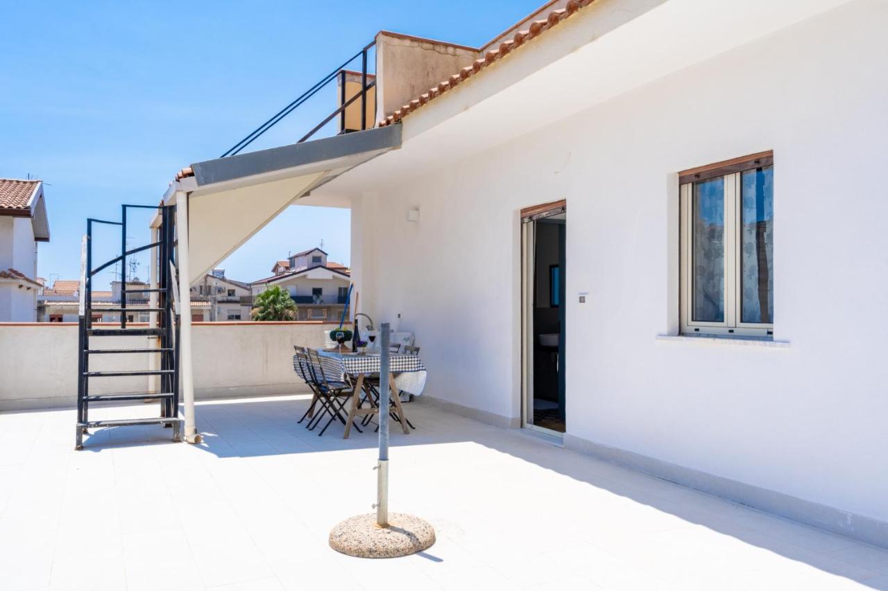 Villa Linda con Terrazzo - B&B Giardini-Naxos