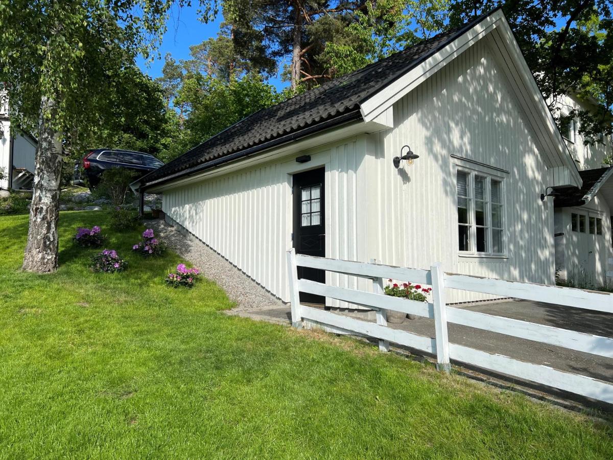 Independent private guest house 20 minutes from Stockholm city - Chambres d’hôtes Danderyd