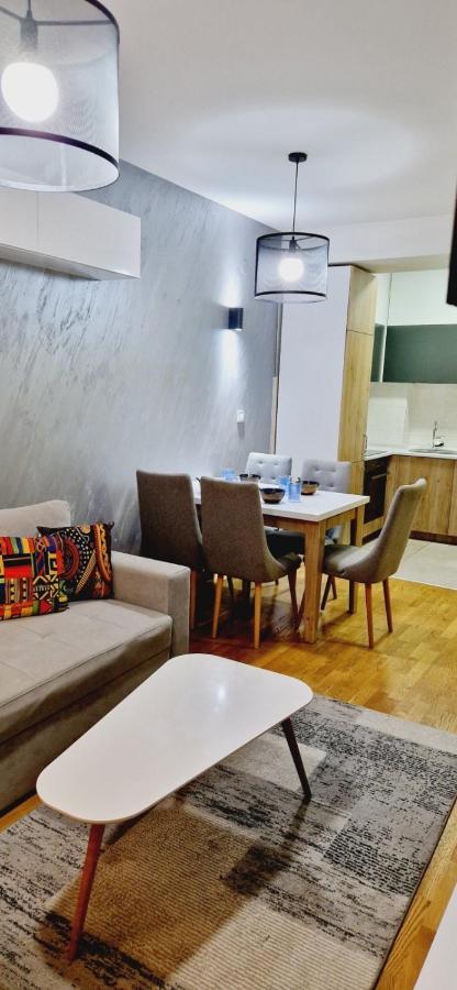 2-Bedroom Sofi Lux Apartment - Bed and Breakfast Skopje