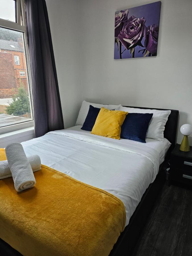Ensuite Double Room with Private Kitchen Dudley - B&B Dudley