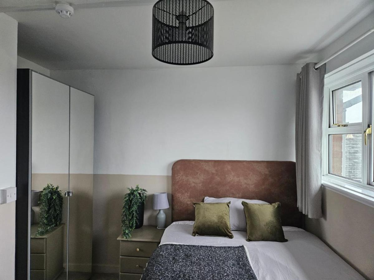 1 Double Bedroom-Shared House-Stonehouse-Stroud-Room 5 - B&B Stonehouse