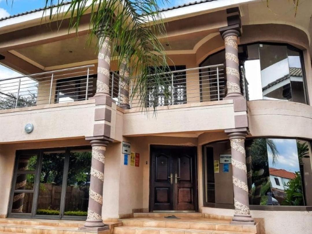 Villa Hadassa and Spa - Bed and Breakfast Burgersfort