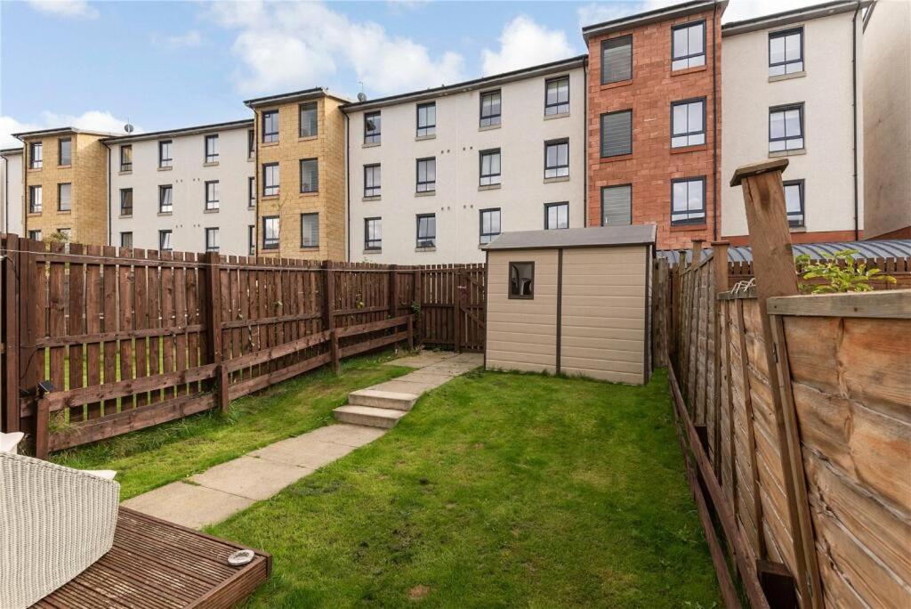 Oatlands Oasis-FREE PARKING-2 Minutes from M74 - B&B Glasgow