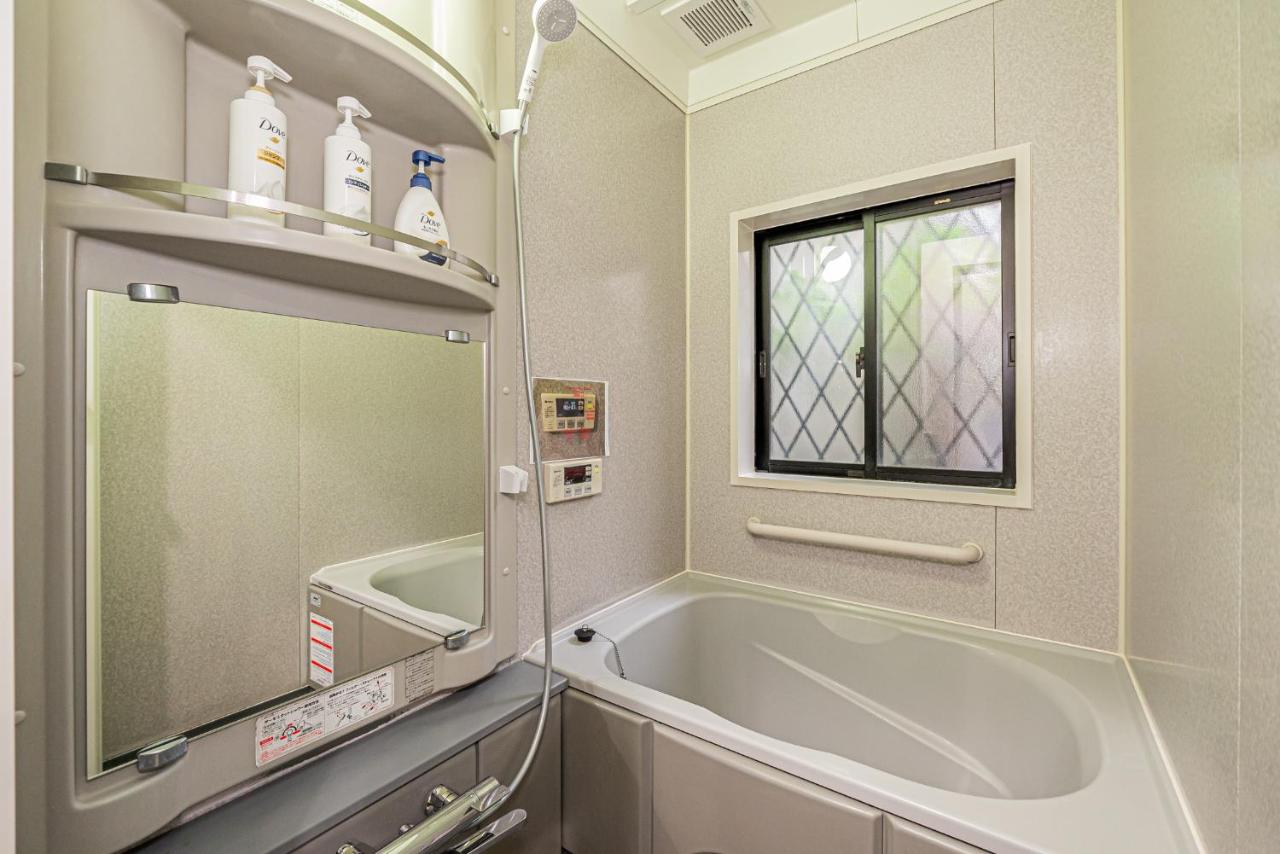 Koiwa Station Entire Villa Two Generation House with 1BR Cozy Apartment and 4BR Spacious Home Easy JR Access to Asakusa Skytree Shinjuku Shibuya Ueno and Narita Haneda Airport - B&B Tokio