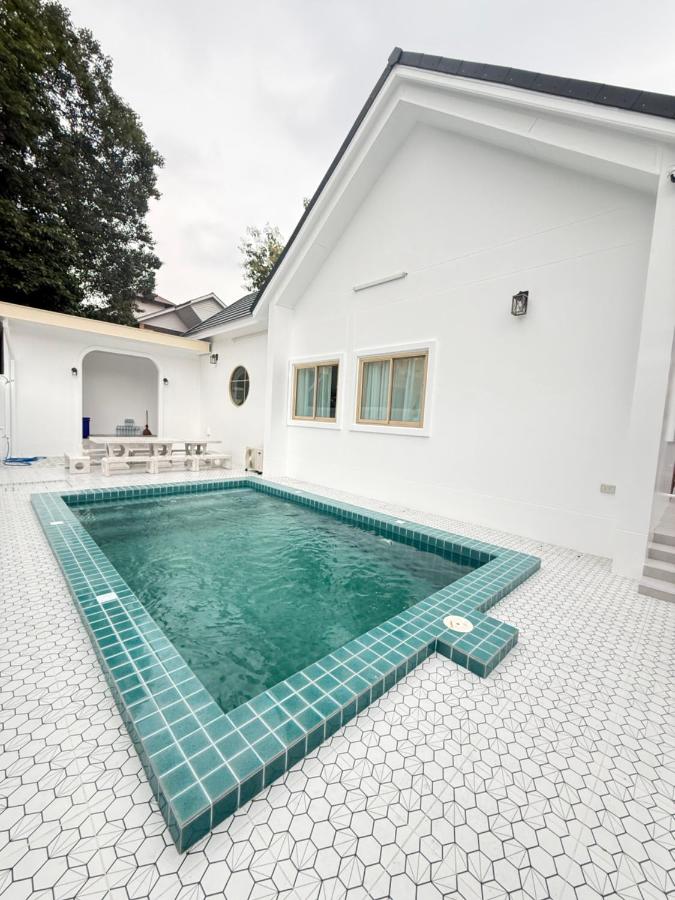 วันบางแสนพูลวิลล่า One Bangsaen Poolvillas - B&B Ban Bang Saen