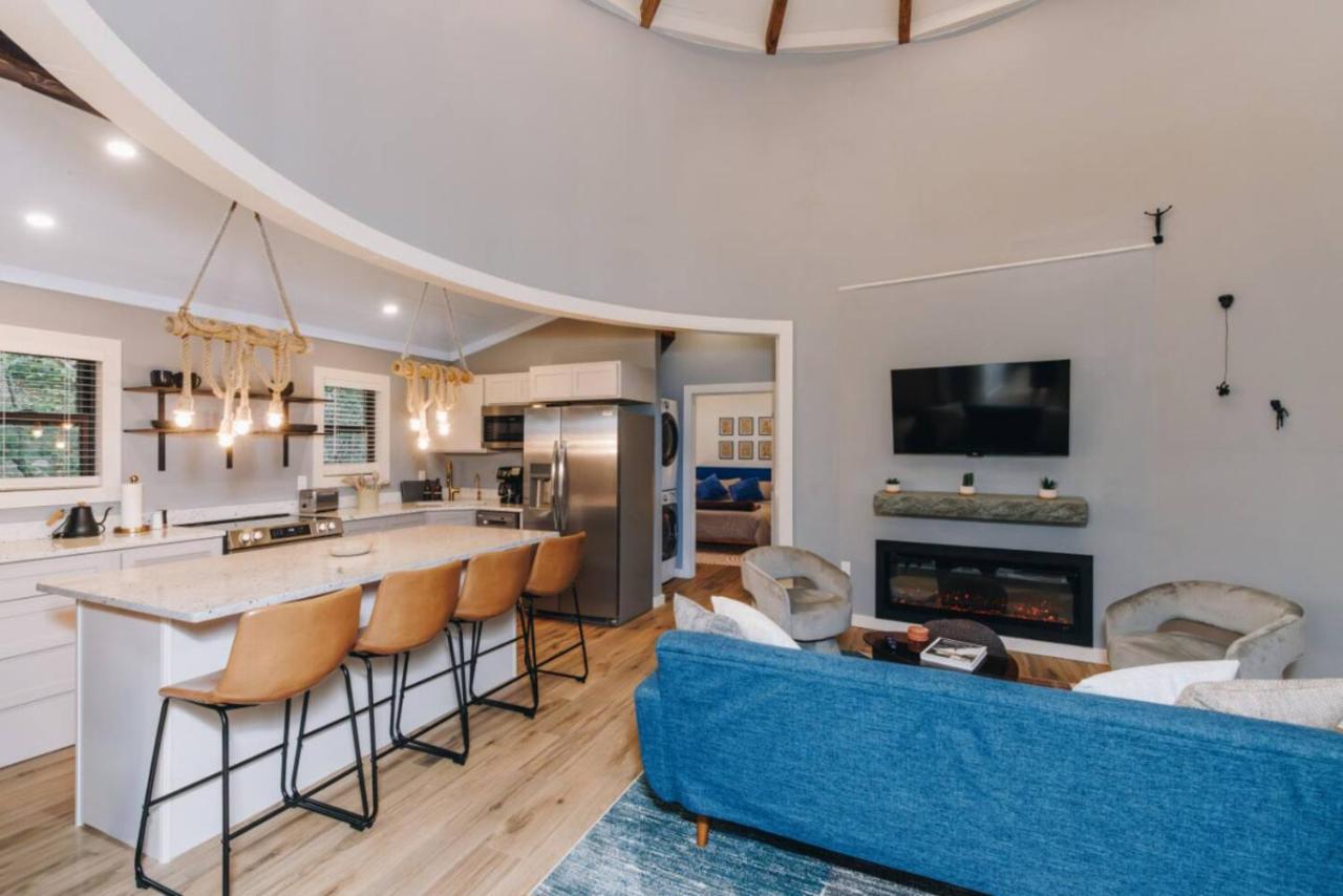 8 Min to Zip Lines Unique Stay King Bed - B&B Rogers