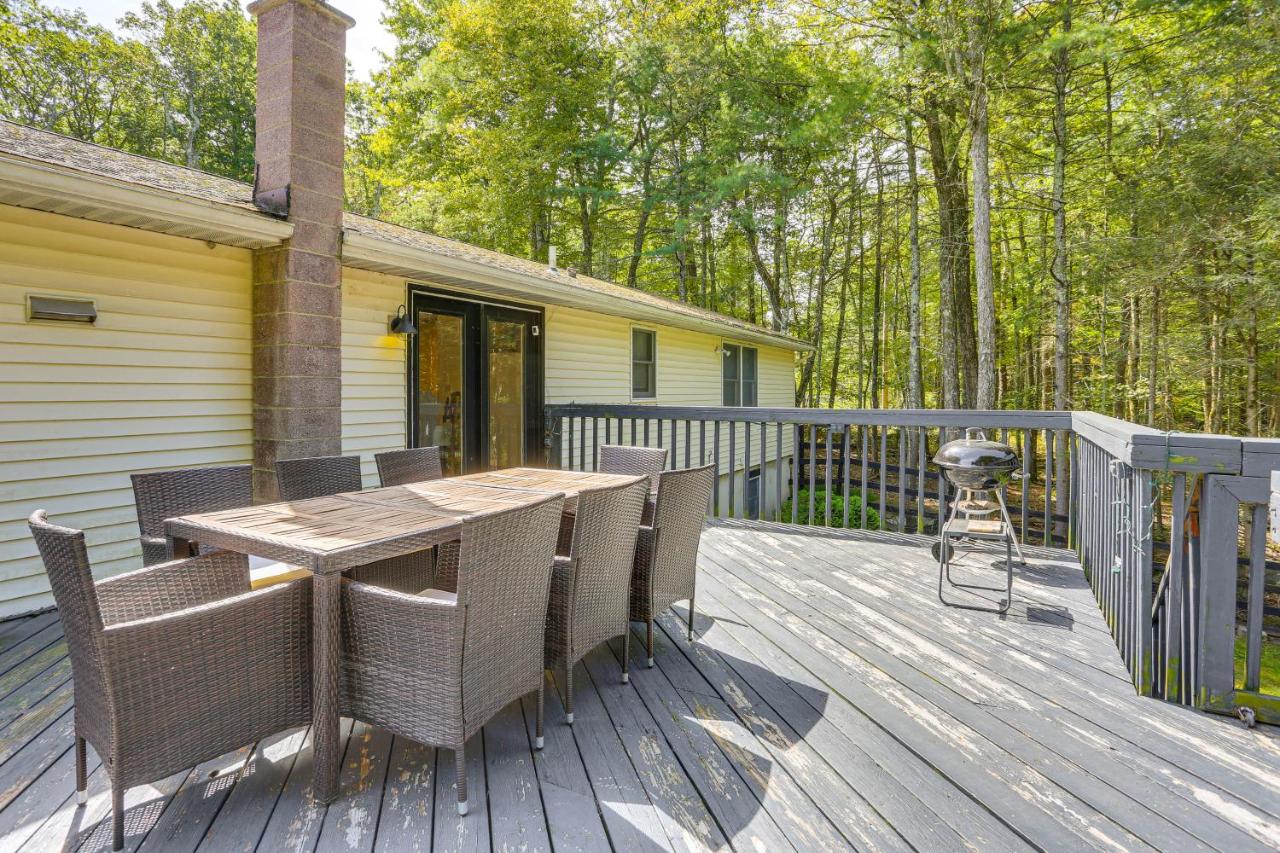 Walk to Mohican Lake: Catskills Getaway w/ Dock! - B&B Glen Spey