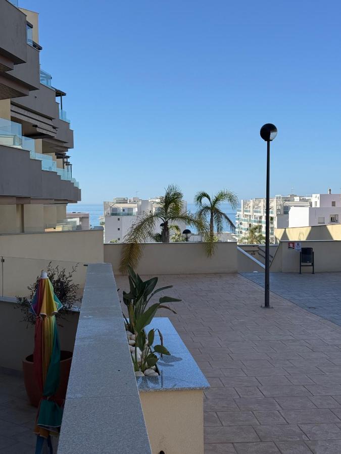 Bright 1Bedroom Apartment 1 min from the Beach - Chambres d’hôtes Marratxí