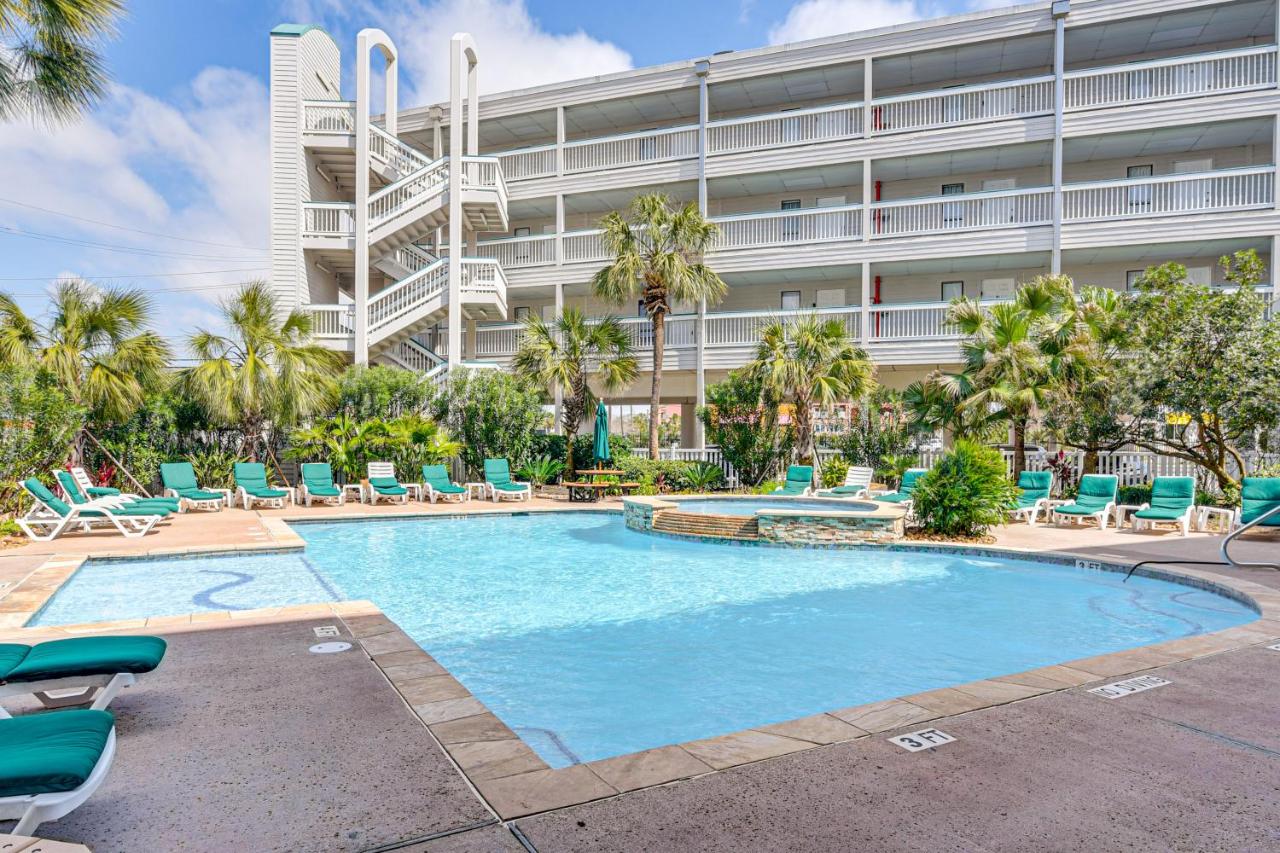 Steps to Galveston Beach Corner-Unit Condo! - Bed and Breakfast Galveston