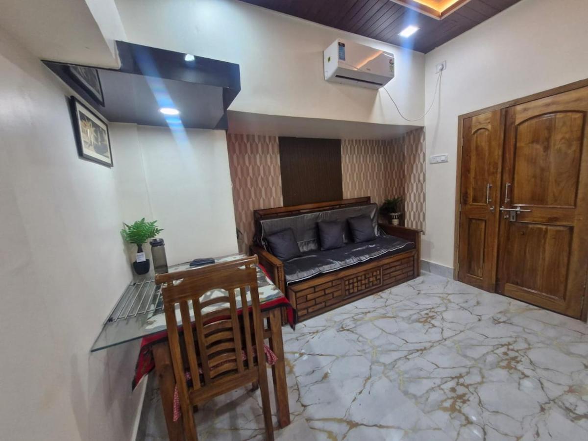 2BHK Home fully furnished at Sahid Nagar near INOX - Chambres d’hôtes Bhubaneswar