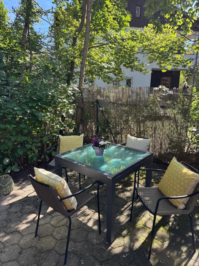 30 min from Munich & S-Bahn apartment with garden - B&B Gauting