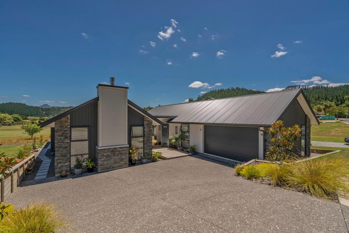 Off Course - B&B Pauanui