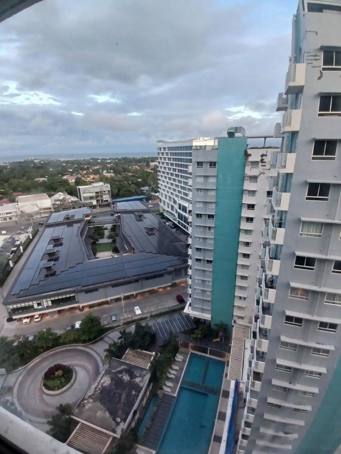 Vellarè Skies Bacolod at Mesavirre - Bed and Breakfast Bacolod City