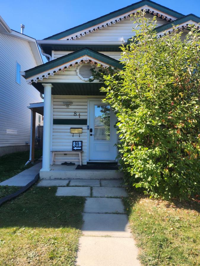 Calgary Super Cozy Guest Rooms Near Banff - B&B Calgary