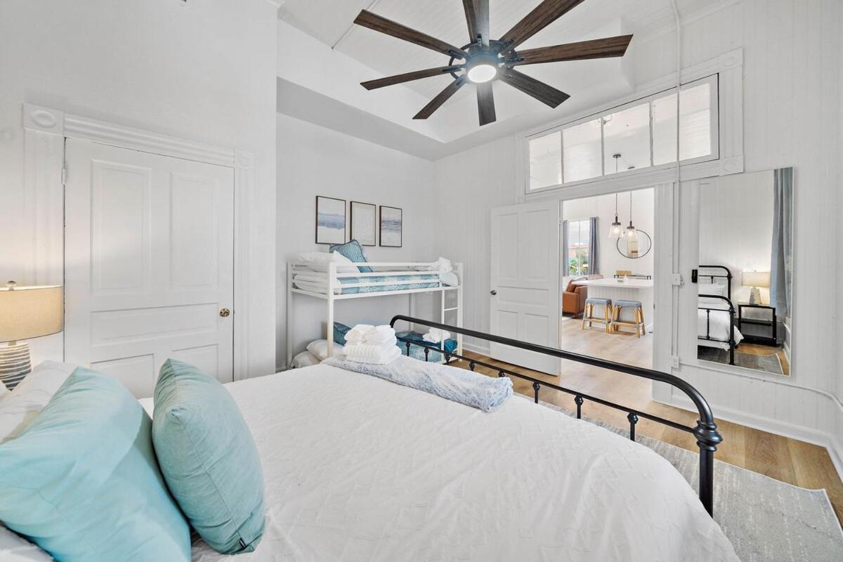 Historic Downtown Galveston Loft with Balcony - Bed and Breakfast Galveston