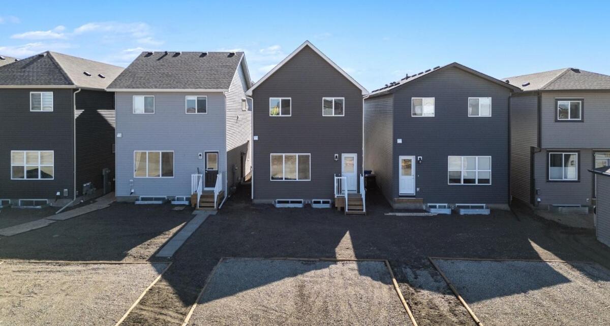 Cozy 3-Bedroom Family Retreat Home in Rangeview - B&B Calgary