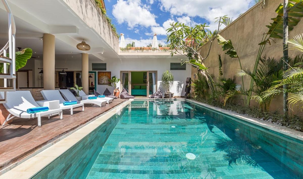 Villa Josefine, 5 Bedroom pool, rooftop, pool table - Ferienwohnung Seminyak