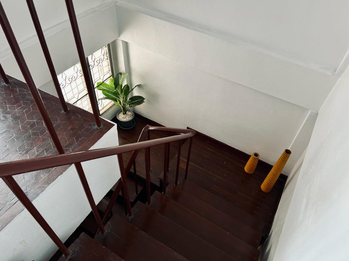 B Wes - Vintage Entire House with rooftop Near Nimman and Old Town - Chambres d'hôtes Chiang Mai
