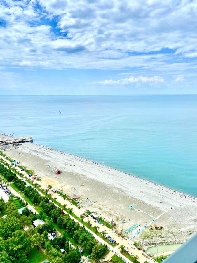 Batumi Bay Apartments - Luxe by the Sea - B&B Batumi