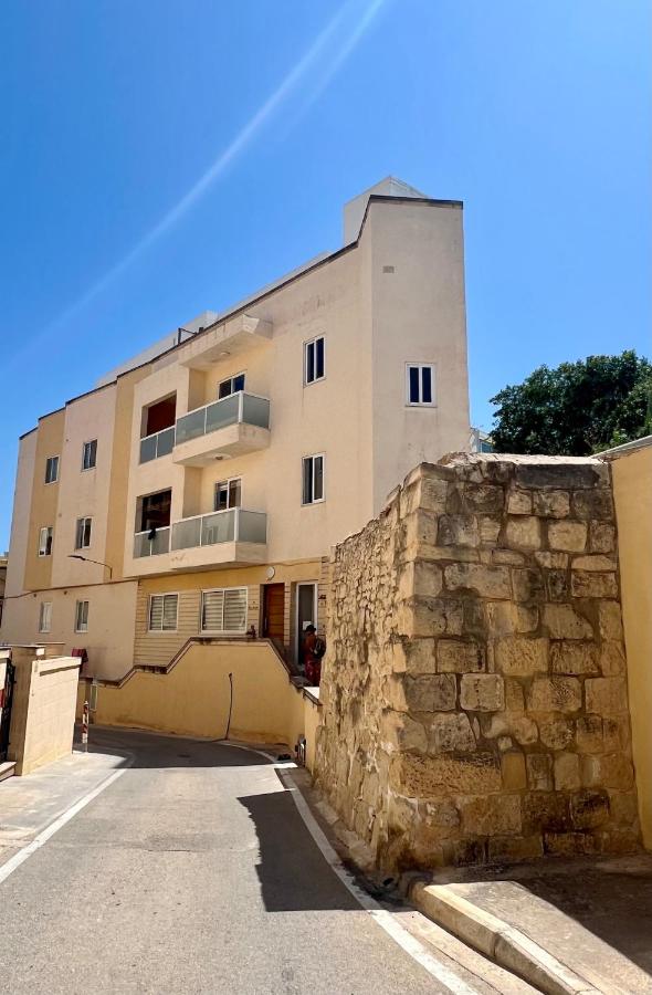 Deluxe Penthouse Charming Location Rooftop Views - Ferienwohnung Marsaxlokk