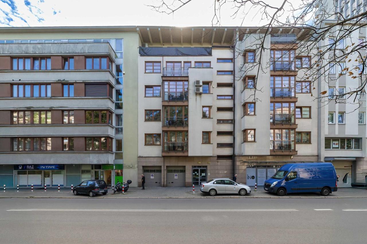 Kazimierza Wielkiego 2-Bedroom Apartment with Parking by Noclegi Renters - Chambres d’hôtes Cracovie