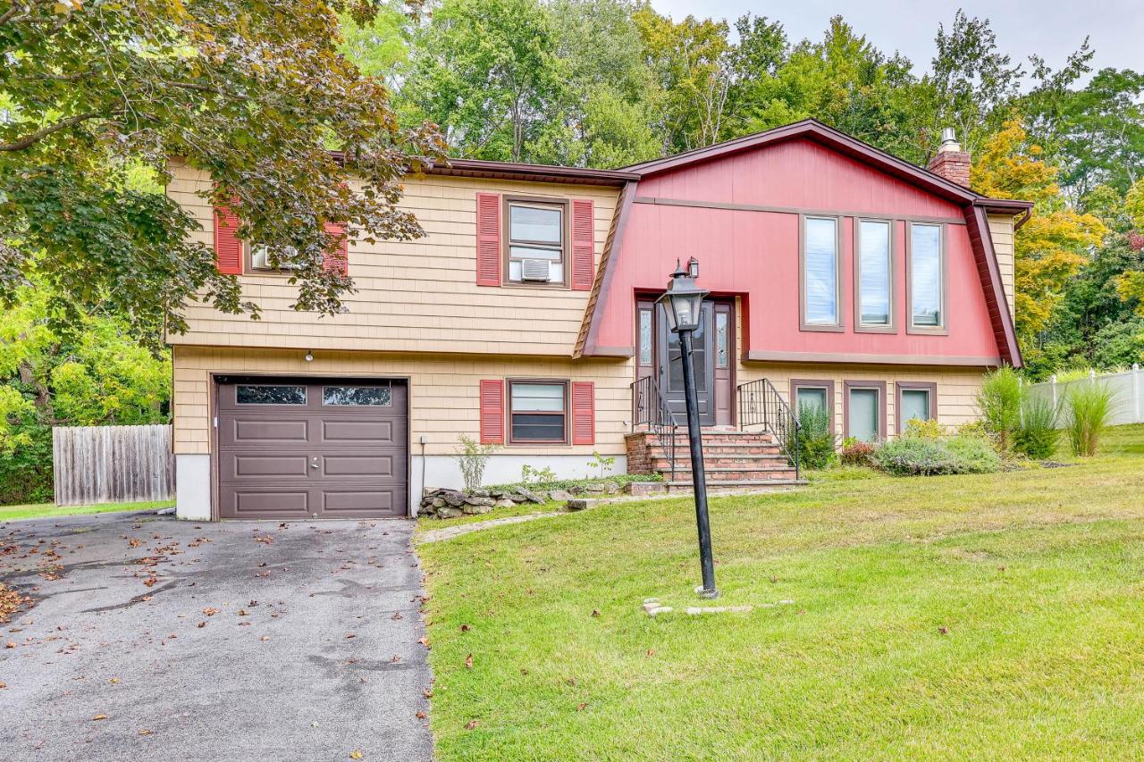 Family Home Close to Warwick, 5 Mi to Lake! - B&B Monroe