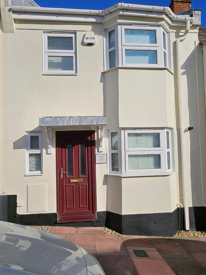 3BR Central Patio Home with Parking - Ferienwohnung Brighton