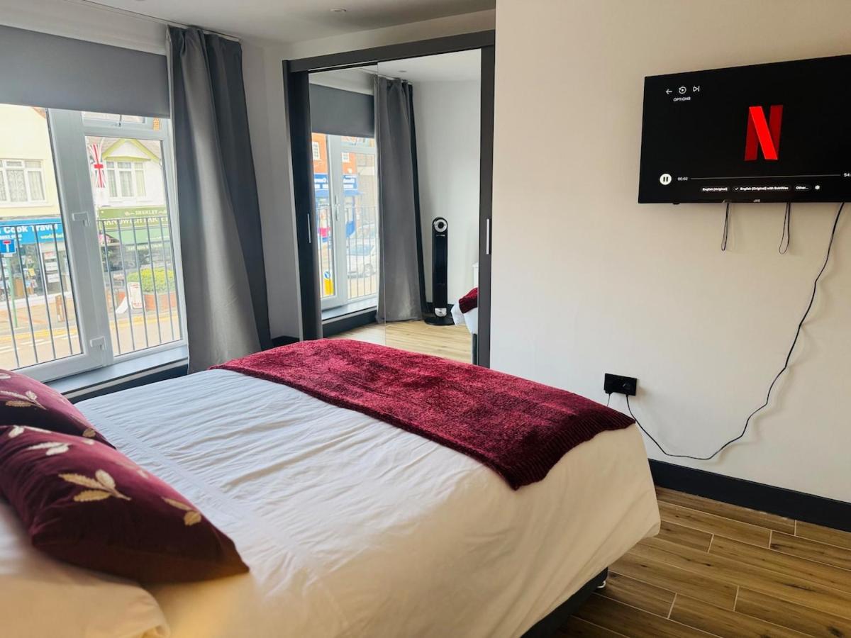 Flat 2, Majestic House, 18 Shenley Road, Borehamwood, Hertfordshire WD6 1DL, Borehamwood - B&B Borehamwood
