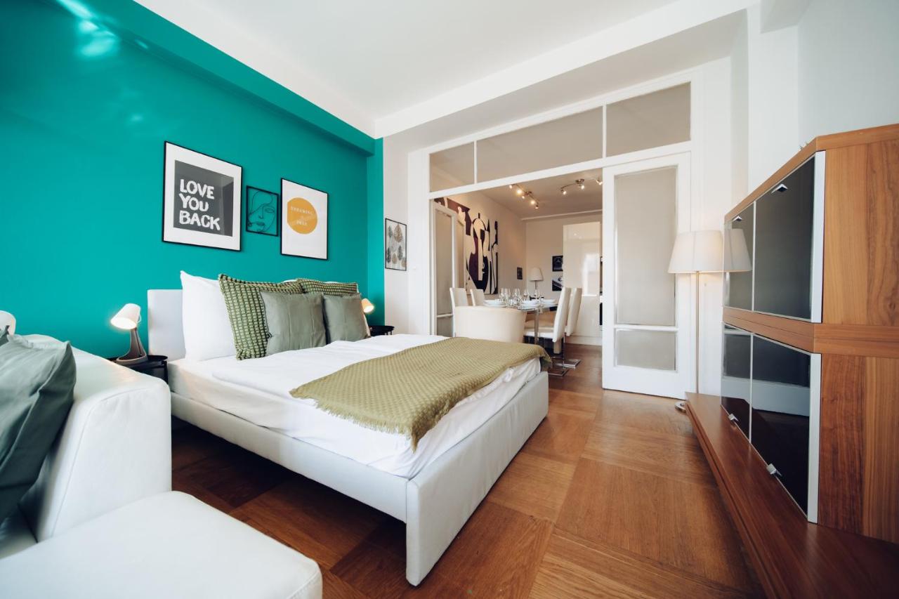 Downtown 2BD riverside apartment near dancing house - B&B Praga