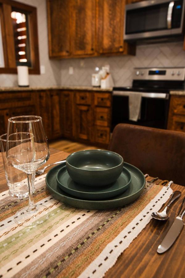 Modern Luxe Cabin! River Fun, Deer, Pool & Firepit - B&B Ellijay