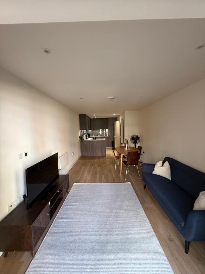 New London 2-Bedroom 2-Bath Apartment- Contractors and Long Stays Dis-Count - B&B Colindale