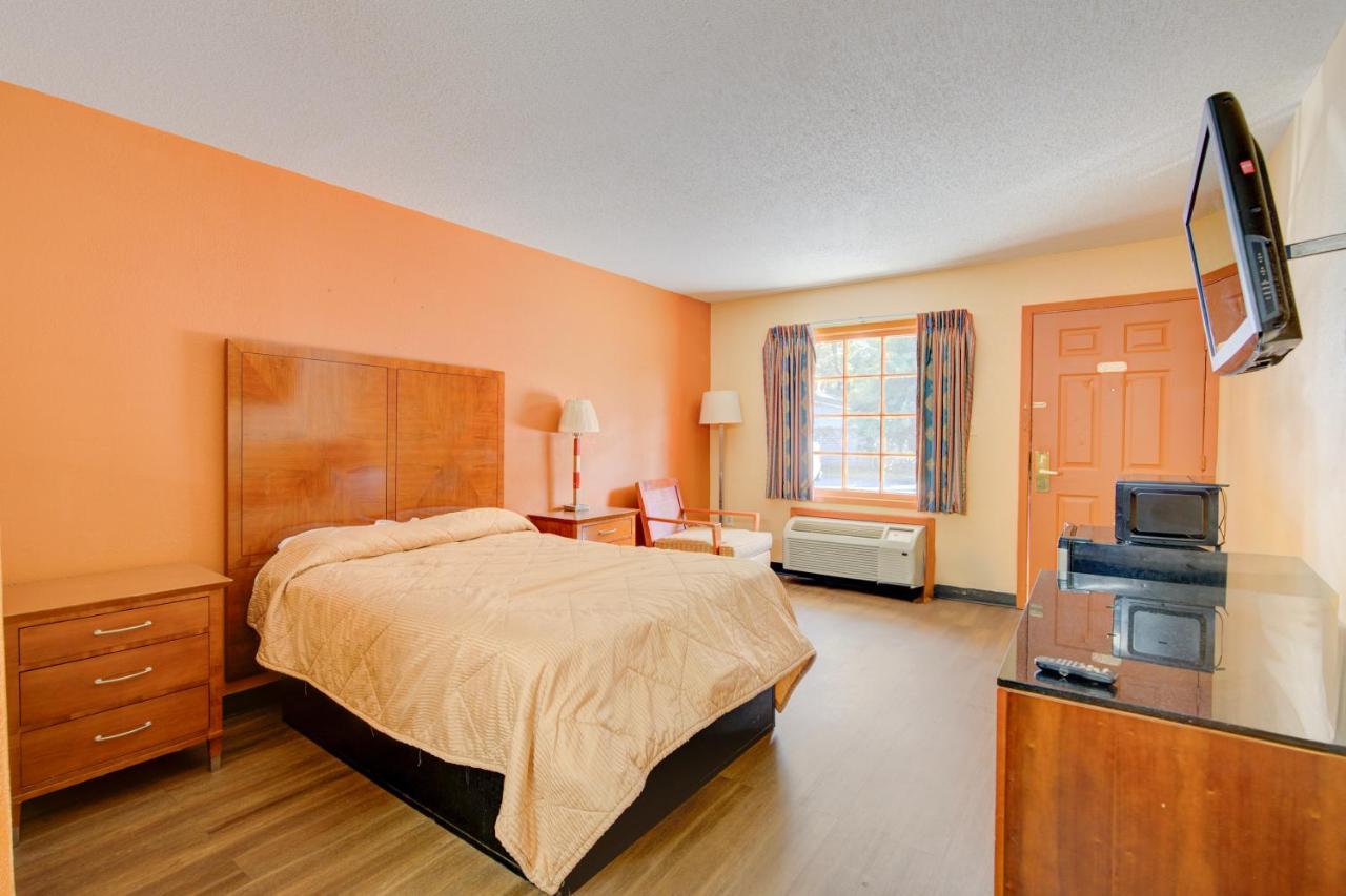 Queen Bed Non-Smoking