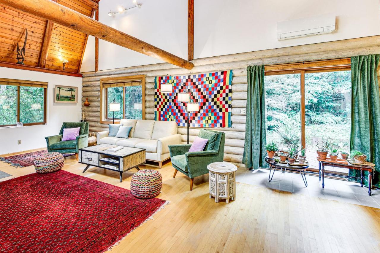 Lake Margaret Access Boho Log Cabin with Backyard - B&B Duvall