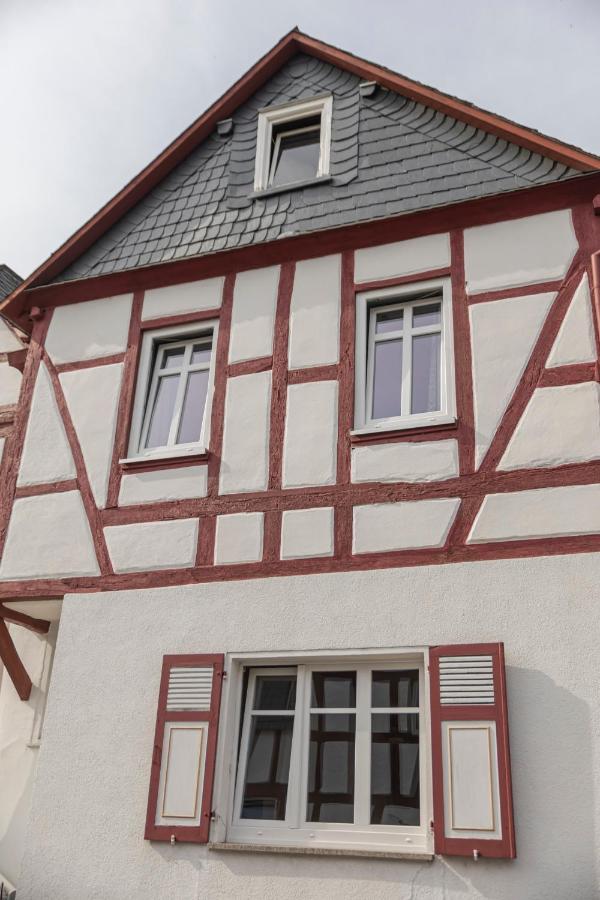 Spacious Home in Scenic Outdoors with Private Garden & Parking - B&B Obernhof