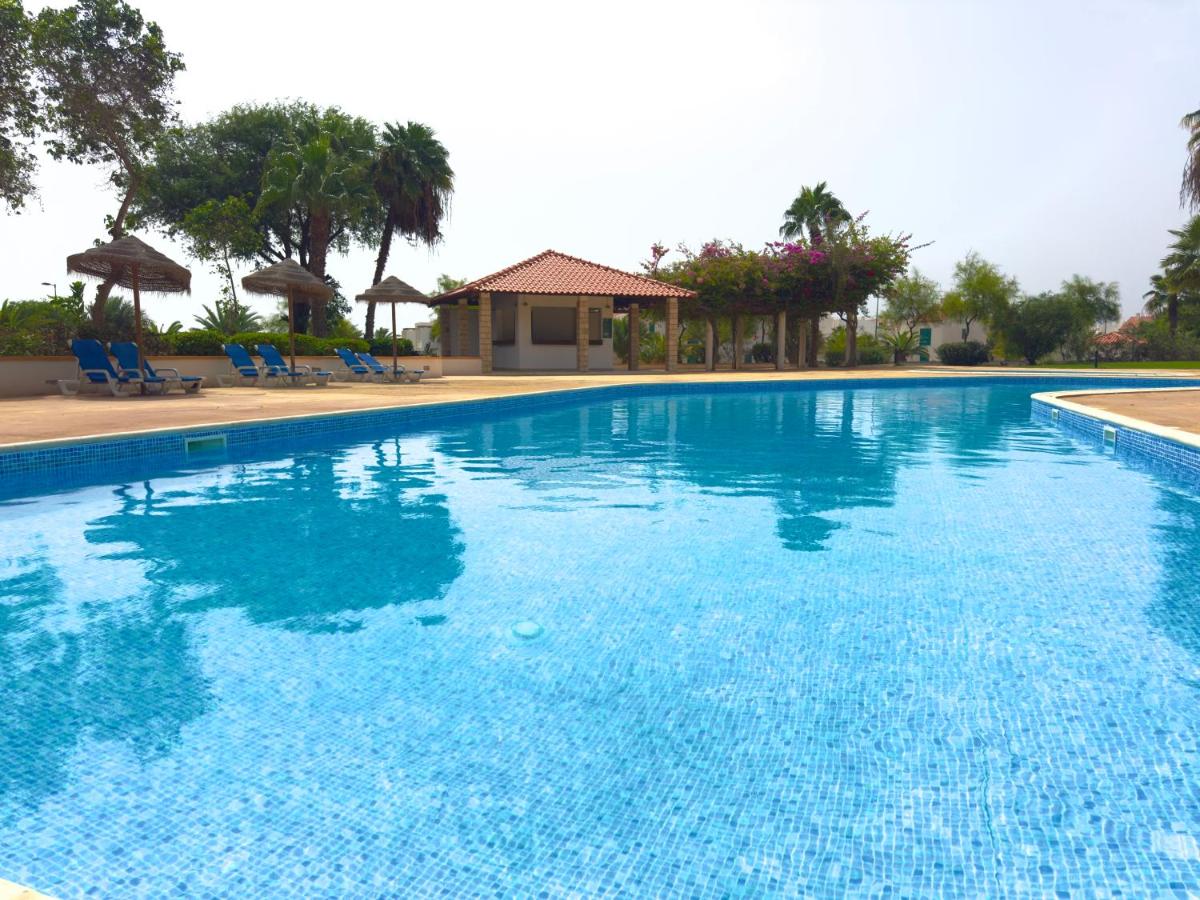 BEACH HOUSE - Walkable to Beach - Wi-Fi Included - B&B Santa Maria