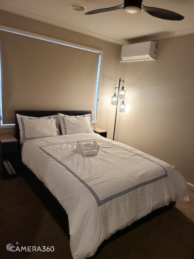 Sleep Nap Netflix Repeat - Room 2 - Bed and Breakfast Craigieburn