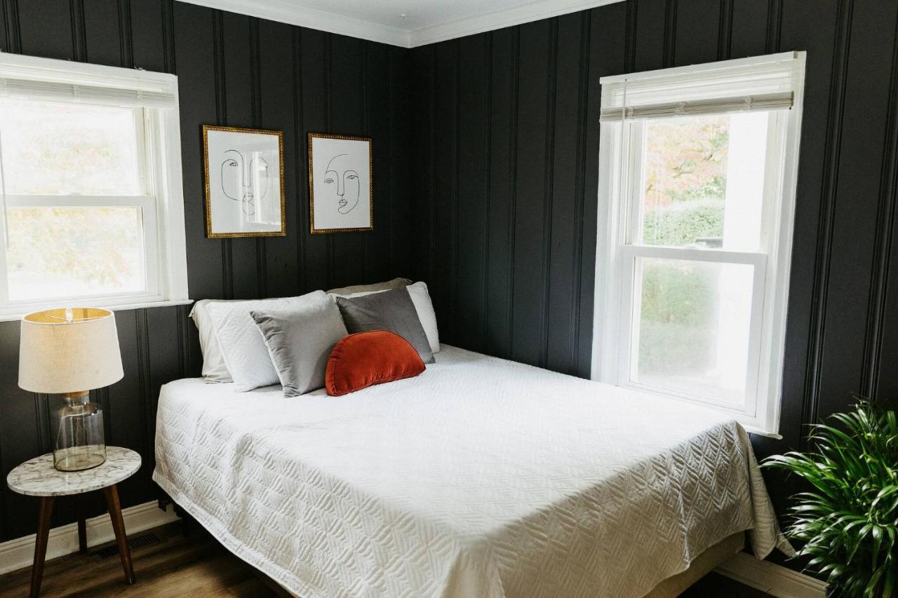 "The Lynn" Modern Urban Stay w/ Backyard - B&B Lexington-Fayette