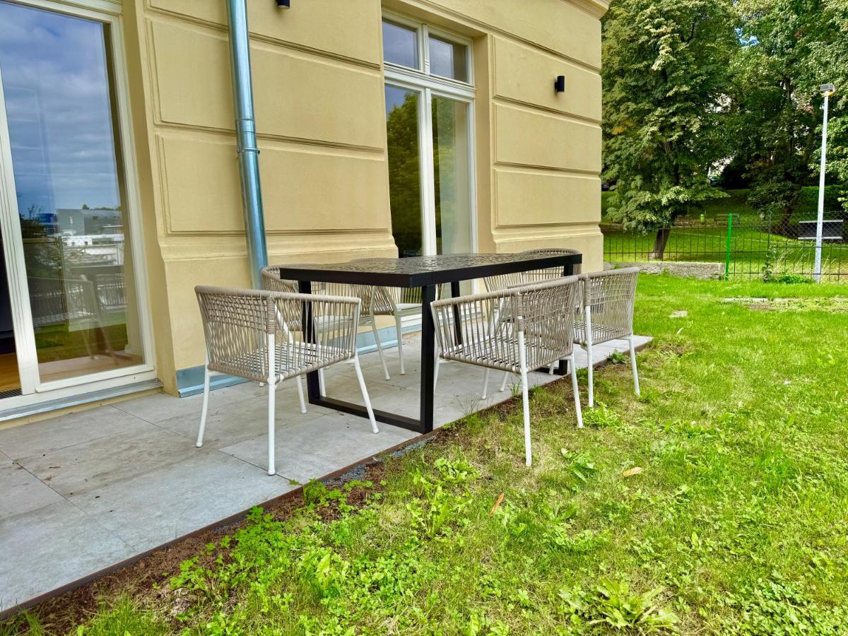 Modern Luxury Apartment with Garden - Ferienwohnung Prag