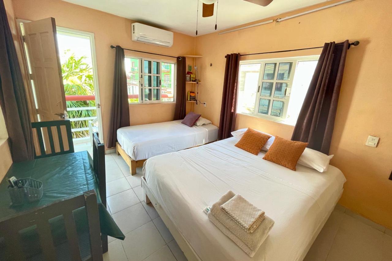 Central Studio With Balcony & Kitchen - B&B Isla Mujeres