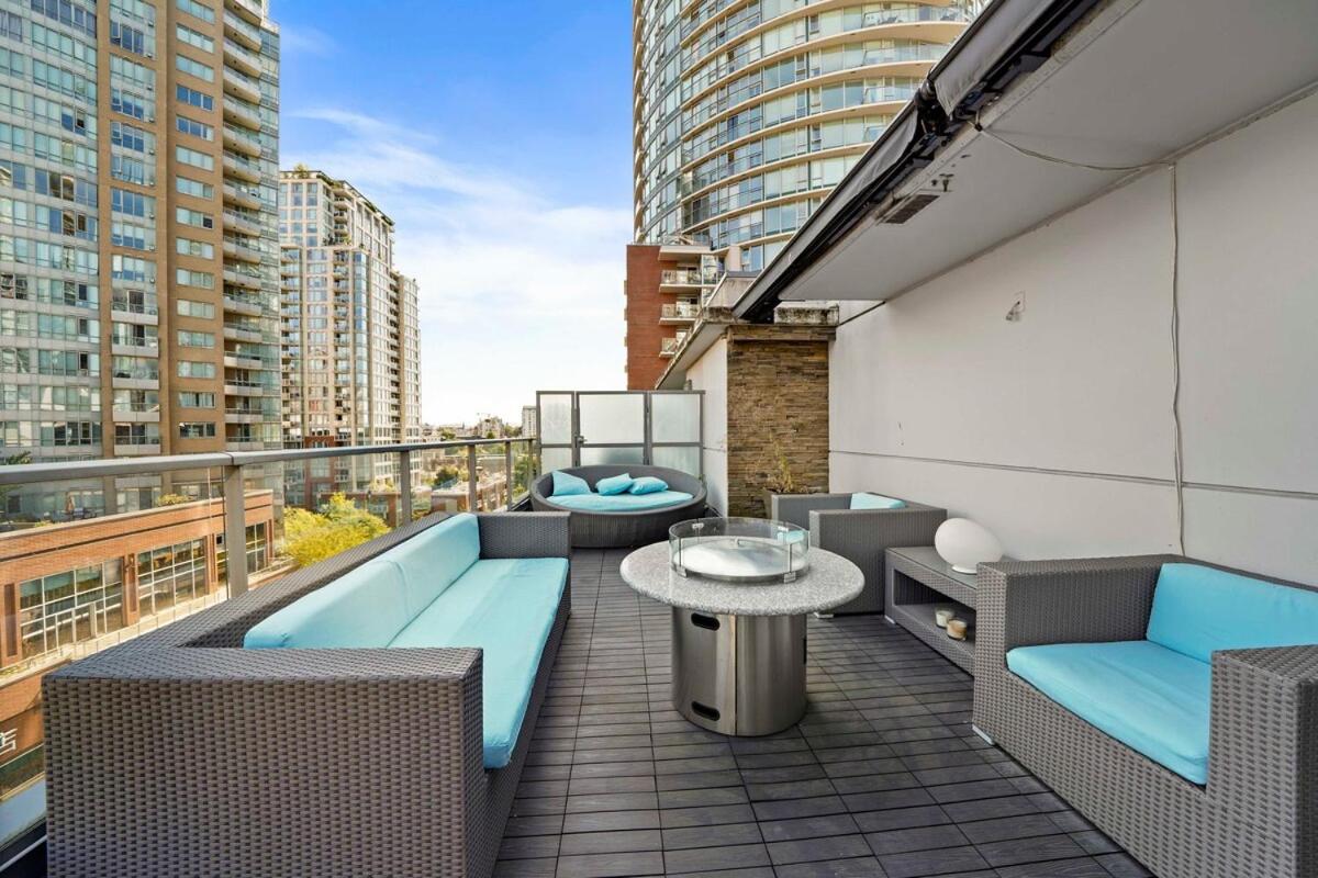 The Vancouver Penthouse, 2-Level, Patios, Hot Tub - Chambres d'hôtes Vancouver