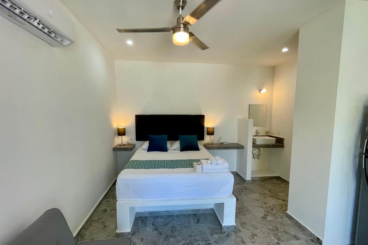 Lavish Studio Balcony #3 Isla Mujeres Downtown - B&B Isla Mujeres